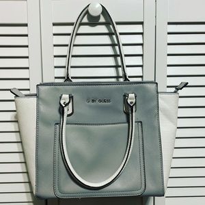 Purse. Guess. White and grey.